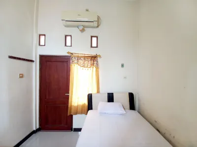 Griya Juanda Syariah Near RS Dharma Husada Probolinggo Mitra RedDoorz Hotels in Sumberasih