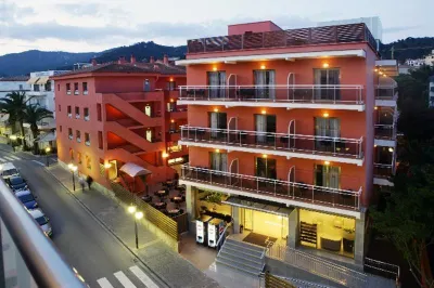 Tossa Beach Center Hotel dekat Museu del Far