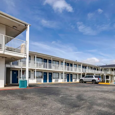 Motel 6 Denton, TX - UNT