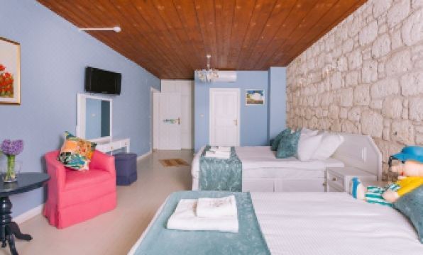 Begonvil Butik Otel by Aliki Alacati - Housity