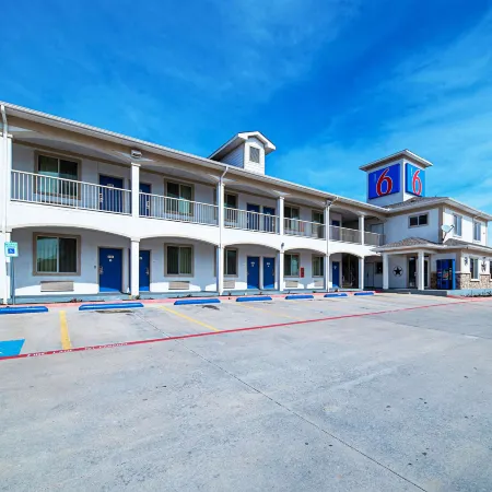 Motel 6 Rhome, TX