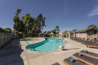 Cambria Pines Lodge - Pools