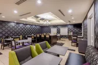 La Quinta Inn & Suites by Wyndham Port Orange / Daytona Hotels in Port Orange