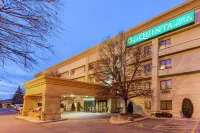 La Quinta Inn & Suites by Wyndham Chicago Tinley Park Hotels in Matteson