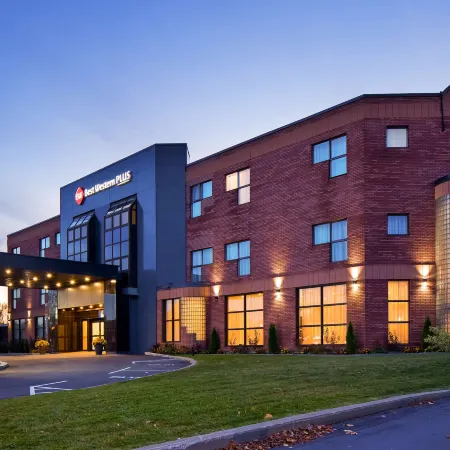 Best Western Plus Montreal East Отели рядом с достопримечательностью «Улица Шербрук»