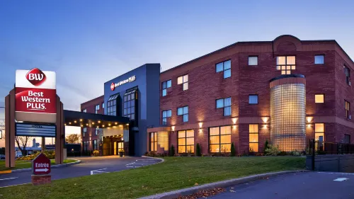 Best Western Plus Montreal East - Pools