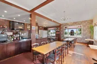 Comfort Inn Westshore Beach - bar