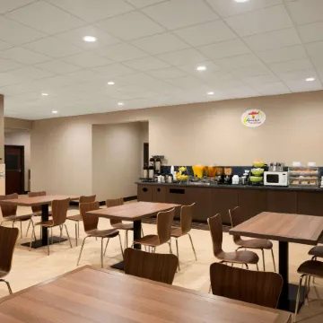 Super 8 by Wyndham Hershey Chocolate Avenue