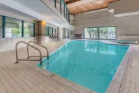 Ramada by Wyndham Quesnel - Pools