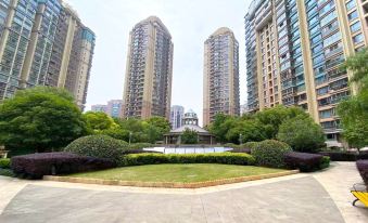 High-End Serviced Residence (Shanghai Gubei Road Golden City Road Branch)
