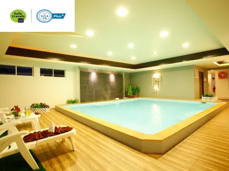 Nize Hotel Отели рядом с достопримечательностью «VR COMPUTER PHUKET»