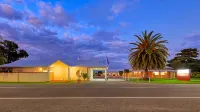 Country Gardens Motor Inn Hotel dekat Cowra