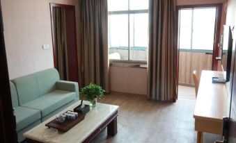 Shell Hotel (huangchuan Railway Station)