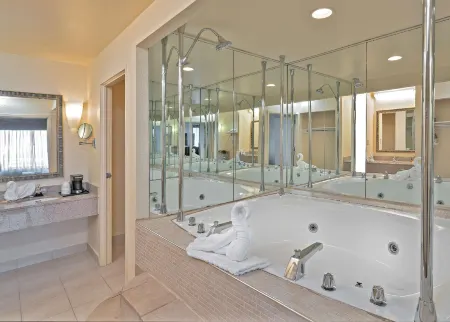 Best Western Plus Hotel  Conference Center Отели в г. Дандок