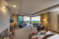 Korineum Golf & Beach Resort Hotel di 