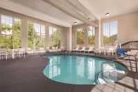 كانتري إن آند سويتس باي راديسون، بيجون فورج ساوث، تي إن فنادق في بيجون فورج