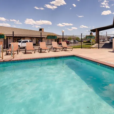 Dinosaur Inn & Suites