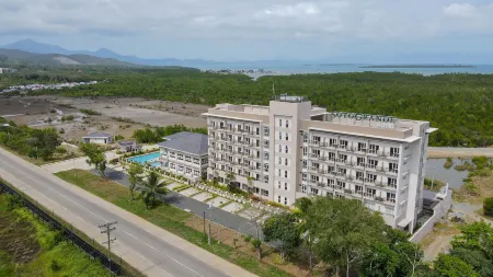 Sotogrande Hotel Palawan Отели рядом с достопримечательностью «Палаван Уайлдлайф Рескью энд Консервейшен Сентер»