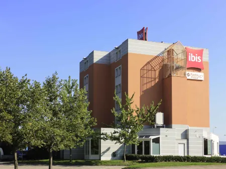 Ibis Lyon Sud Chasse-Sur-Rhône Отели в г. Серезен-дю-Рона