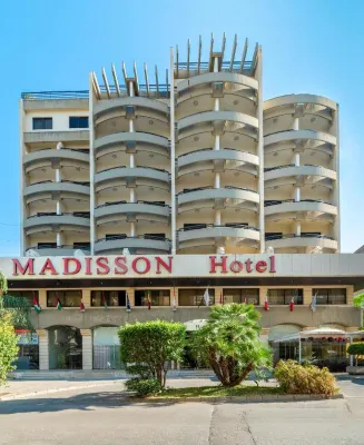 Madisson Hotel - parking