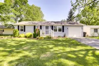 Three Oaks Home w/ Guest House - 8 Mi to Beach! - Wi-Fi