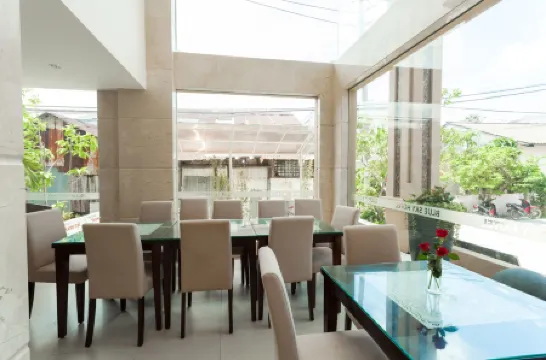 Blue Sky Phu Quoc Hotel Отели рядом с достопримечательностью «Chinh Toa Dalat»