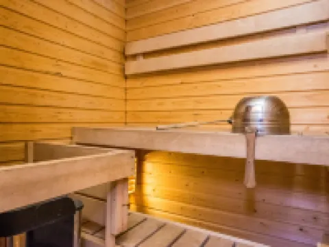 Metsänpirtti 4