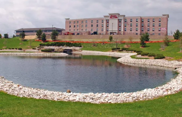 西本德歡朋套房酒店