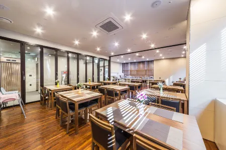 Western Bay Marina Hotel Отели рядом с достопримечательностью «Anjung-ri»