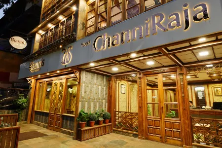 Hotel Channi Raja at Mall Road Отели рядом с достопримечательностью «Найнитал көлү»