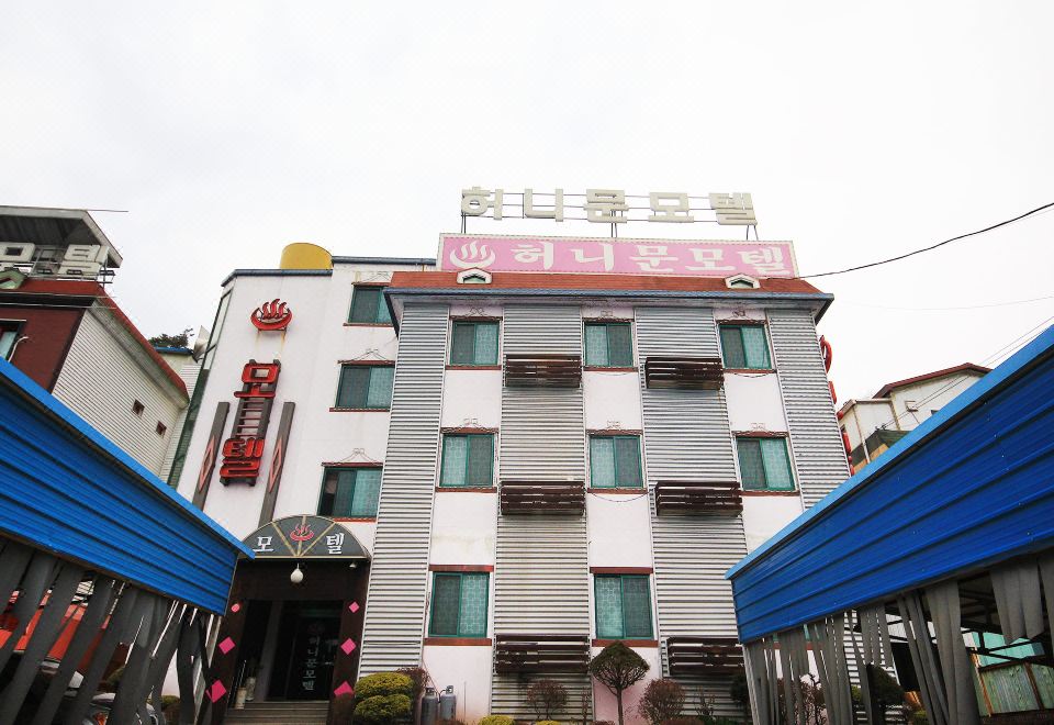 임실 허니문 객실의 편안한 침대 사진