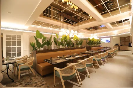 Little Chef Hotel Отели рядом с достопримечательностью «Moti Jheel»