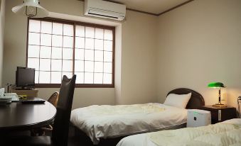 2. Hotel Da..