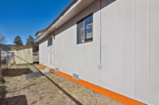 Single Tree Cottage - Walk to Downtown Chama!