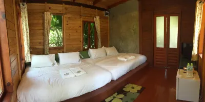 Nung Ni Bang Khon Thi Resort Hotels near Wat Tanoodrai