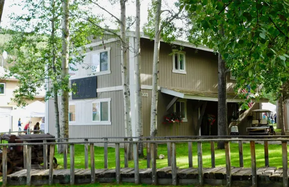 珍娜温泉度假酒店