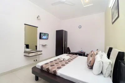 Gurjeet Hotel by Naavagat