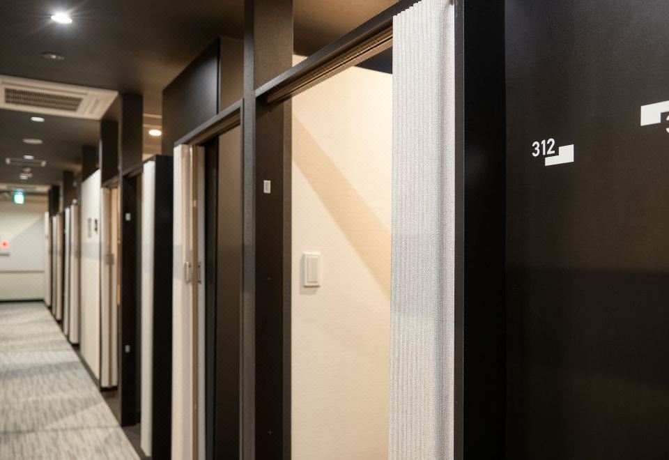 캐빈&호텔 콘스탄트 나하 로비