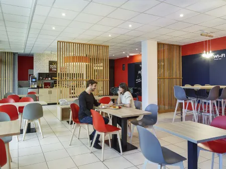 Aparthotel Adagio Access Avignon Отели рядом с достопримечательностью «Папский дворец»