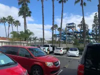 Best Inn & Suites - parking