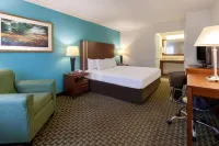 Days Inn by Wyndham Austintown Отели рядом с достопримечательностью «Strock Stone House»