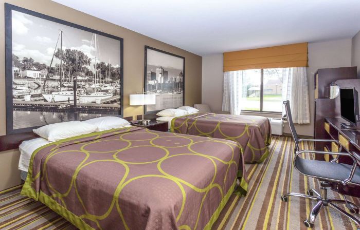 Delavan Inn and Suites