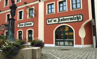 Hotel Gasthof Zum Löwen - Housity