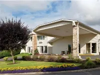 La Quinta Inn & Suites by Wyndham Woodburn Hotels near Woodburn Premium Outlets