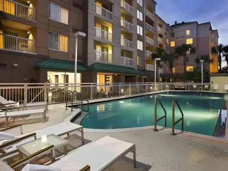 Courtyard Orlando Downtown Отели рядом с достопримечательностью «Harry P Leu Gardens»