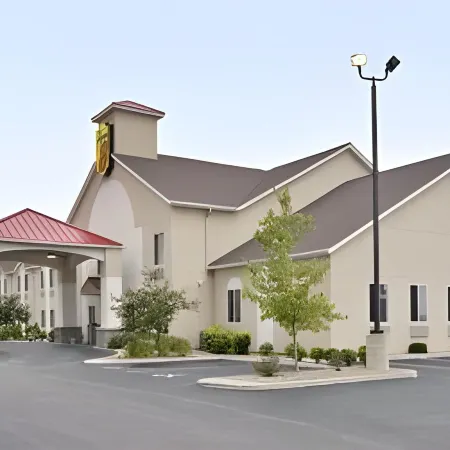 Super 8 by Wyndham Cloverdale IN