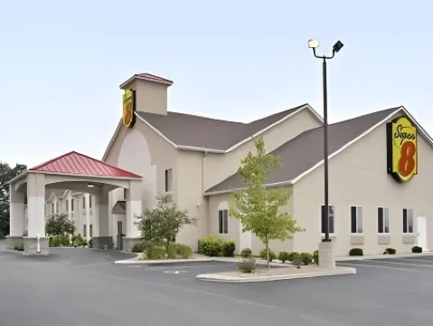 Super 8 by Wyndham Cloverdale IN