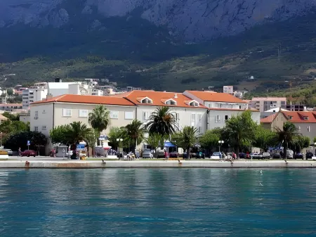 Hotel Biokovo Отели рядом с достопримечательностью «Tucepi Beach»