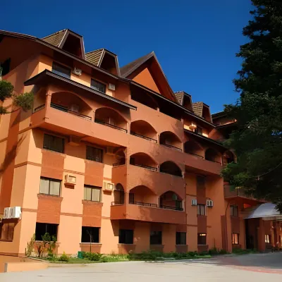 格拉瑪多主人酒店 鄰近Serra Park - Centro de feiras e eventos的酒店