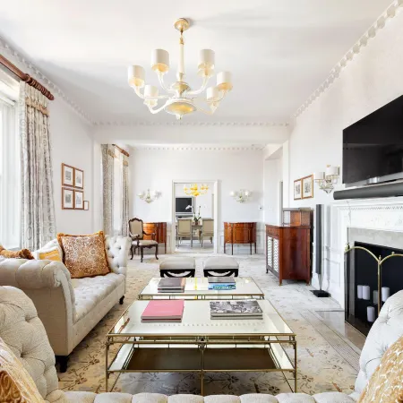 The Pierre, A Taj Hotel, New York Отели рядом с достопримечательностью «Каток Уоллмен»